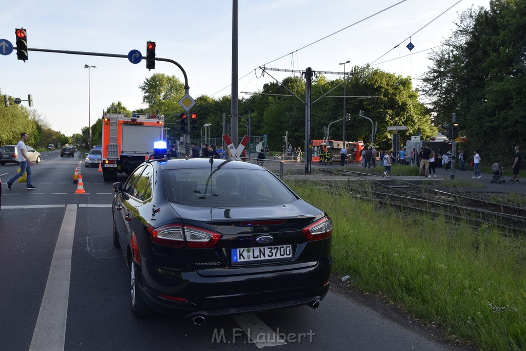 TLF 4 umgestuerzt Koeln Bocklemuend Ollenhauer Ring Militaerringstr P037.JPG - Miklos Laubert